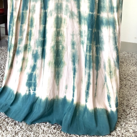 🏝 LuLu’s Tie-Dyed Maxi Dress 🏝 - Picture 9 of 11